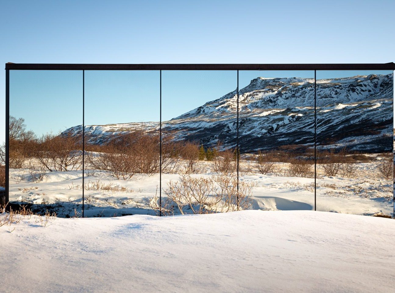 Möön – Prefab Home with Glass Mirror Walls by ÖÖD
