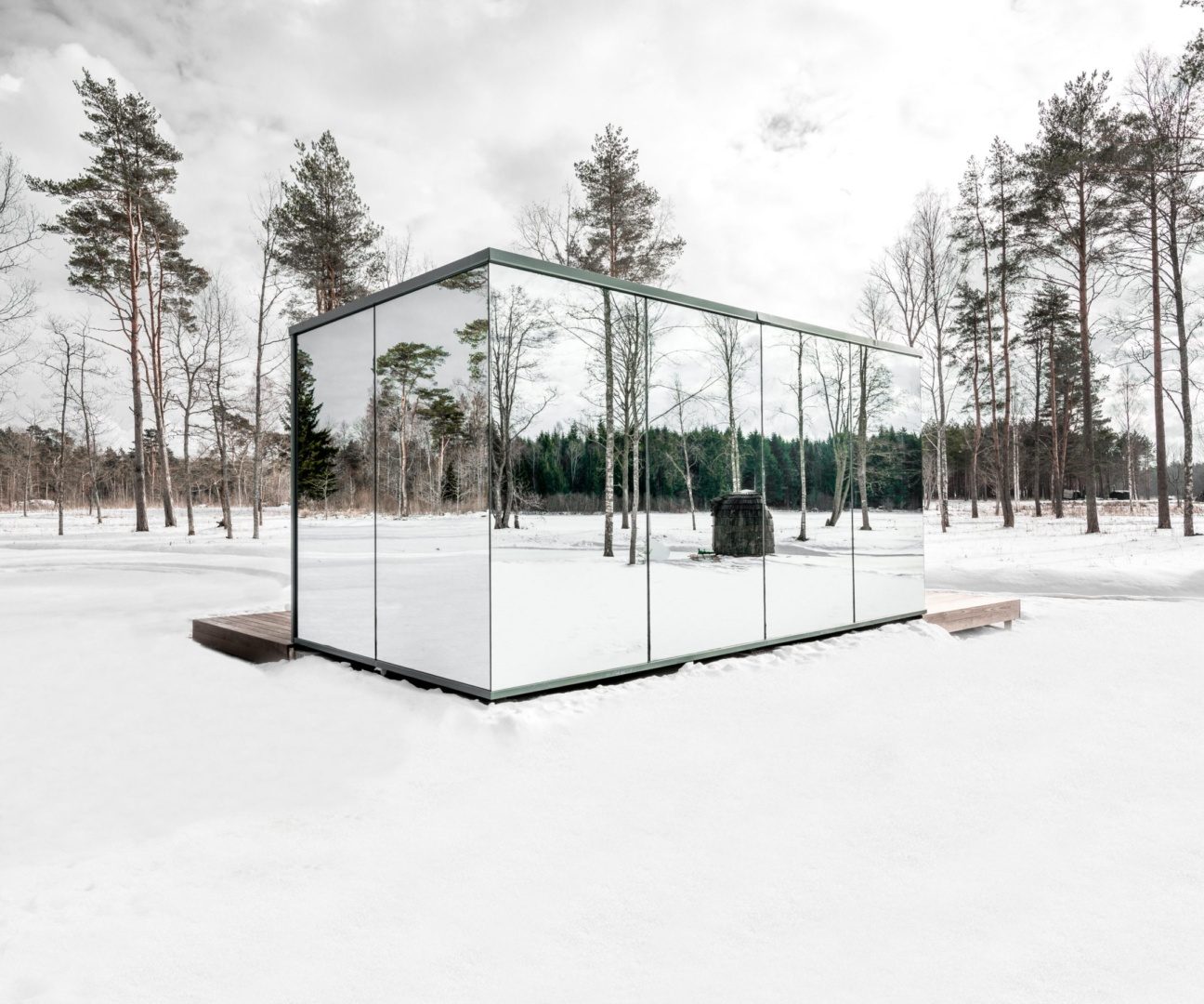 Signature – Tiny House with Glass Mirror Walls by ÖÖD