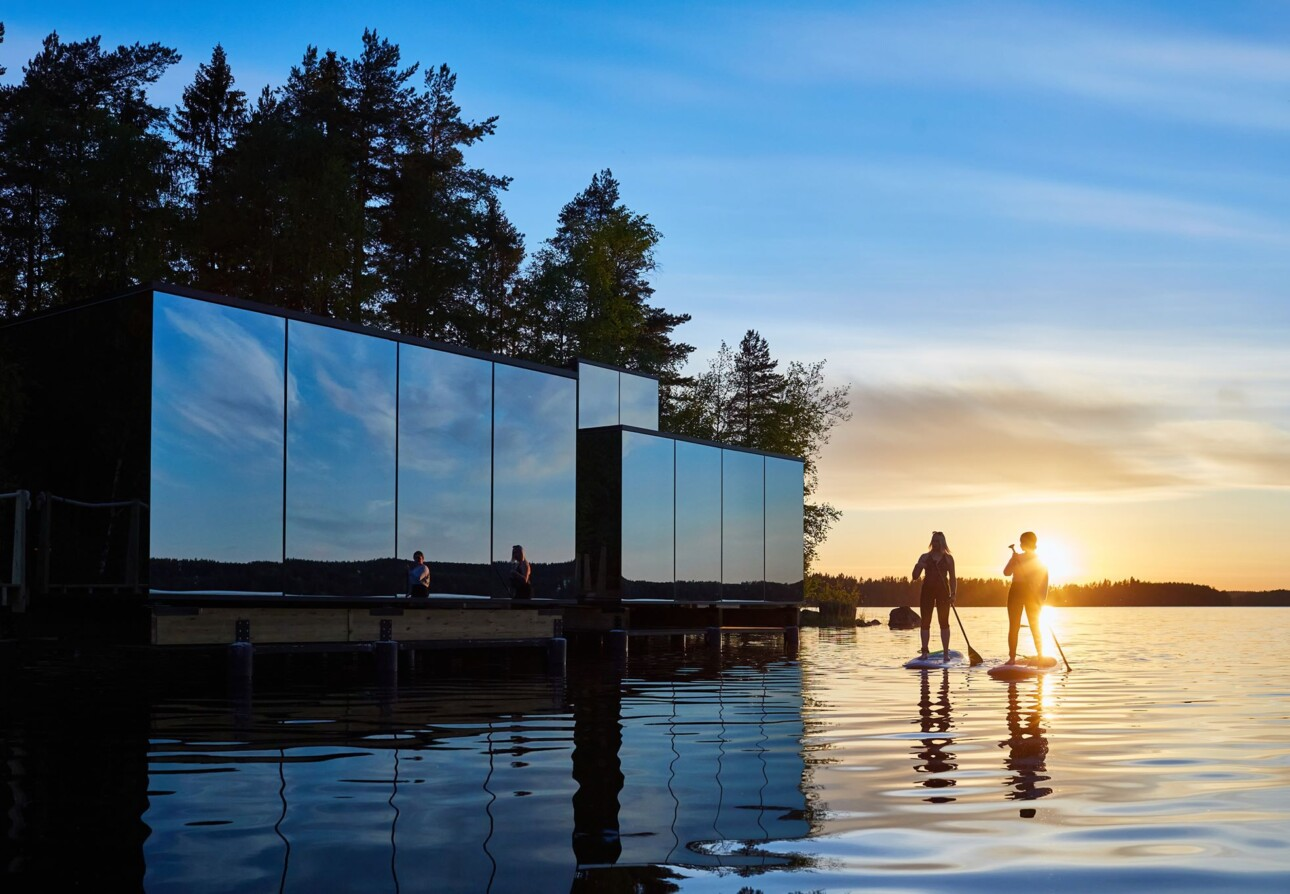 Signature – Tiny House with Glass Mirror Walls by ÖÖD